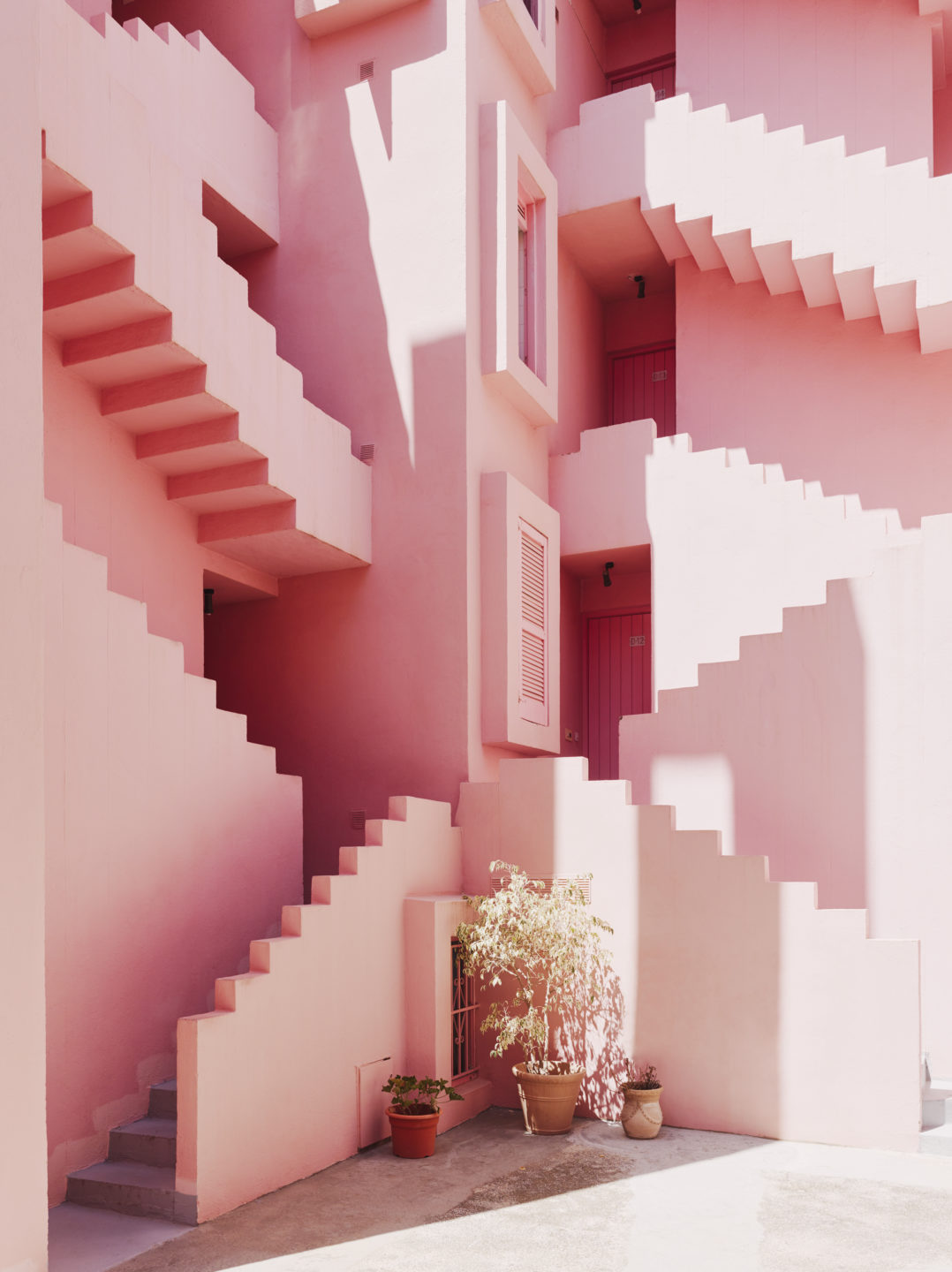 HANNAH SHELBY: Architect Ricardo Bofill's Masterpiece: La Muralla Roja