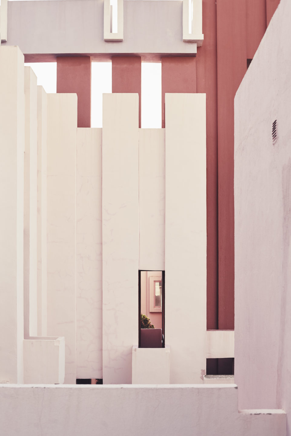 HANNAH SHELBY: Architect Ricardo Bofill's Masterpiece: La Muralla Roja